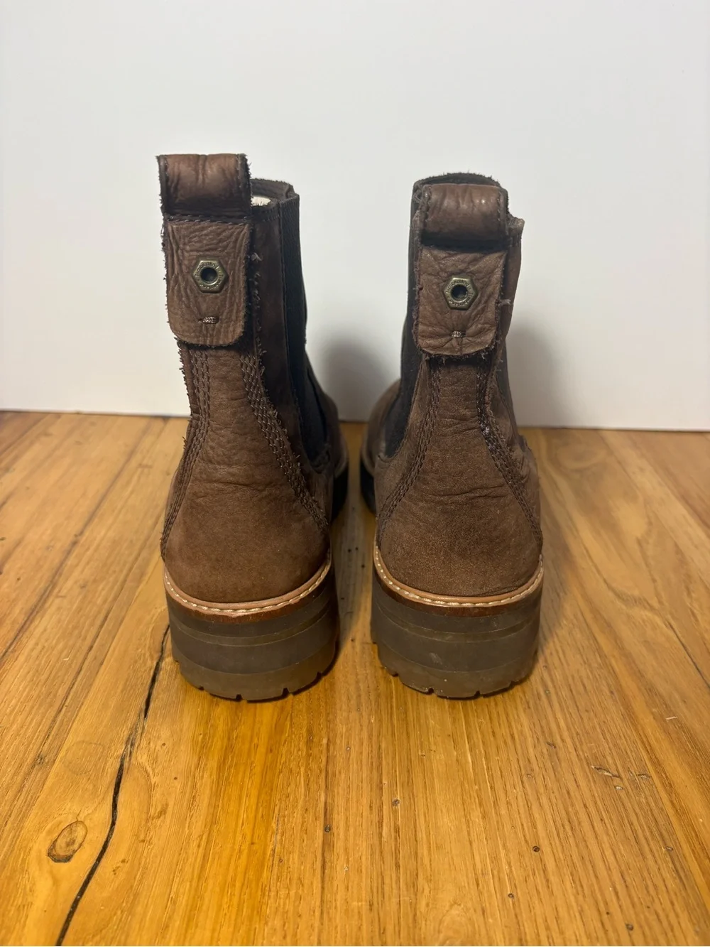 Timberland || Courmayeur Valley Chelsea Boot lug sole, side goring, women, Sz 10